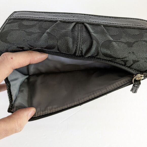 Coach VTG Black Pleated Jacquard Signature Canvas Patent Leather Trifold Wallet - Picture 7 of 16